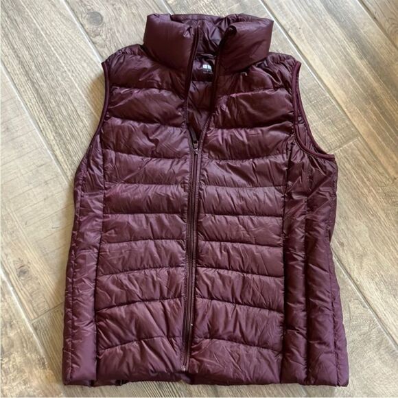 UniQlo Burgundy Vest Size Small - Picture 1 of 6